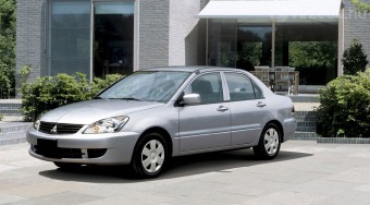 Román szál az olcsó japán autóban