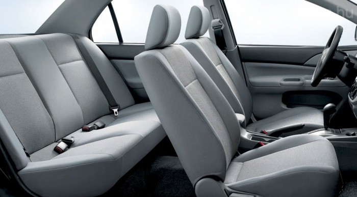 Román szál az olcsó japán autóban 6 | Vezess Egy családnak bőven elég