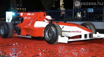 Igazi versenyautó az arab rendőrségnél