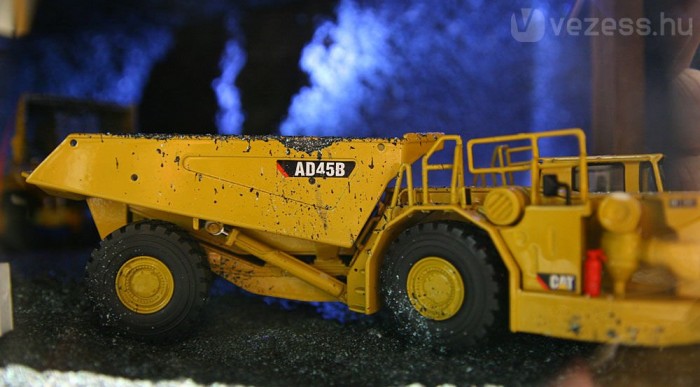 Bányagép, kék fényben