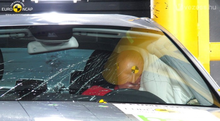 Rásegítés nélkül: ötcsillagos az E-Merci 6 | Vezess Deréklégzsák is jár