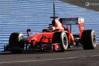 F1: A McLarené a második nap Jerezben 76