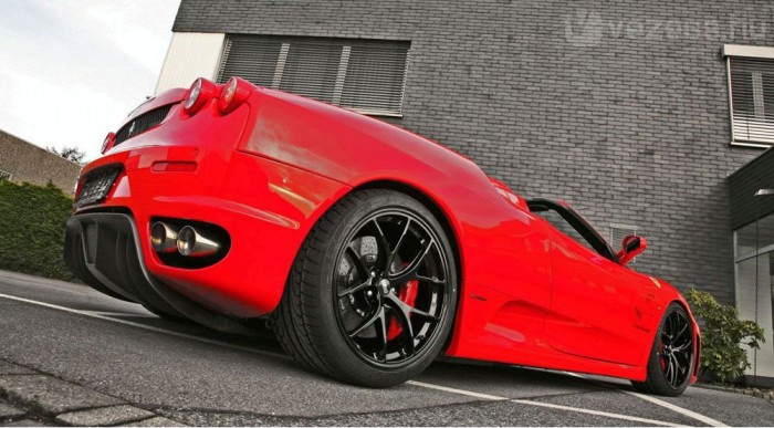 305/30-as 19 colos gumik kerültek hátra