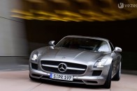 Mit keres itthon egy SLS AMG? 47