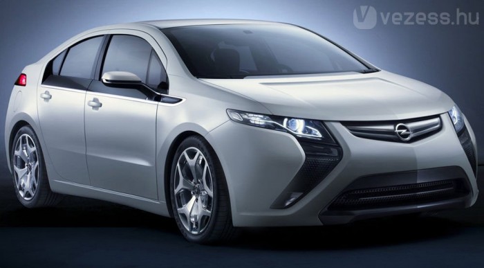 Európában Opel Amperaként mutatták be