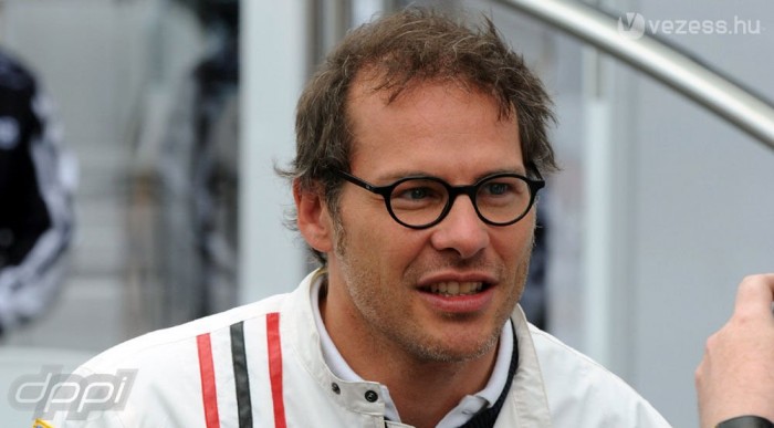 Villeneuve is képben a Renault-nál