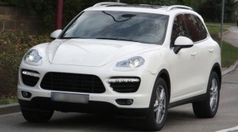 Alig álcázva köröz az új Porsche