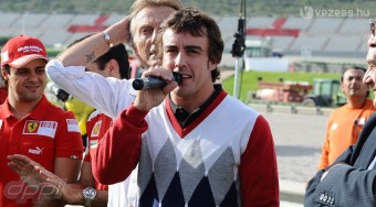 Alonso nem változtat a stílusán