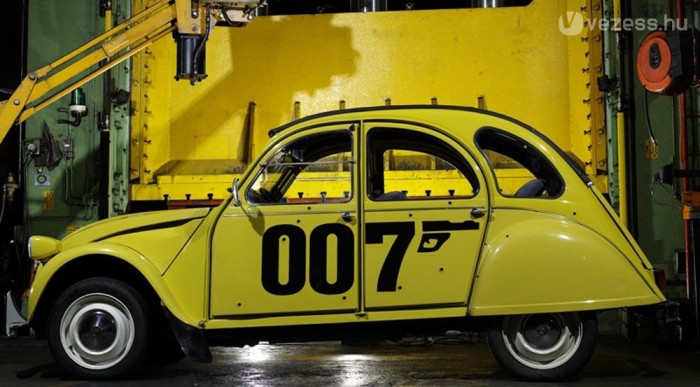 James Bond is menekült Kacsával