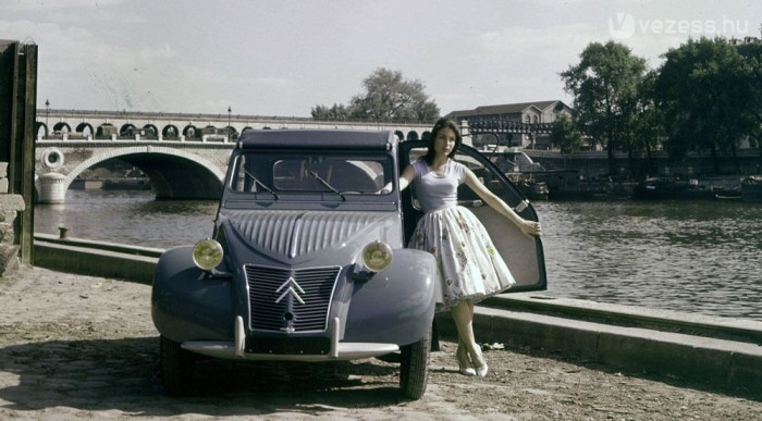 1959-ig csak szürke volt, utána kék és zöld is