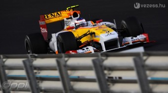 Sorban állnak a Renault-ért!