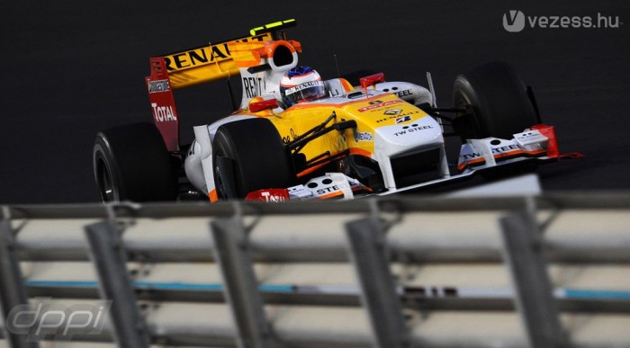 Sorban állnak a Renault-ért!