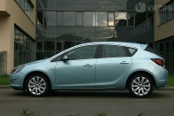 A sportos japánok (Mazda 3, Civic) sárgulhatnak az irigységtől