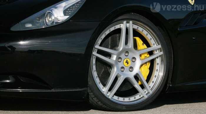 Hangszabályozás a Ferrari kabrióban 7