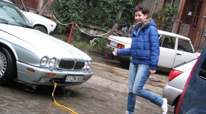 Citroën húz Jaguart 6 | Vezess Sári és a felforrt XJ