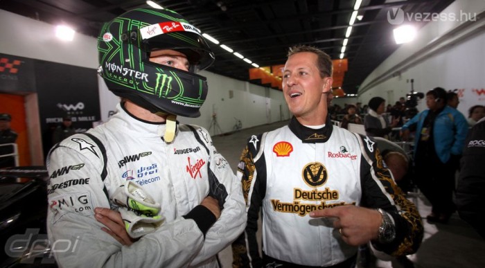 Button helyére megy