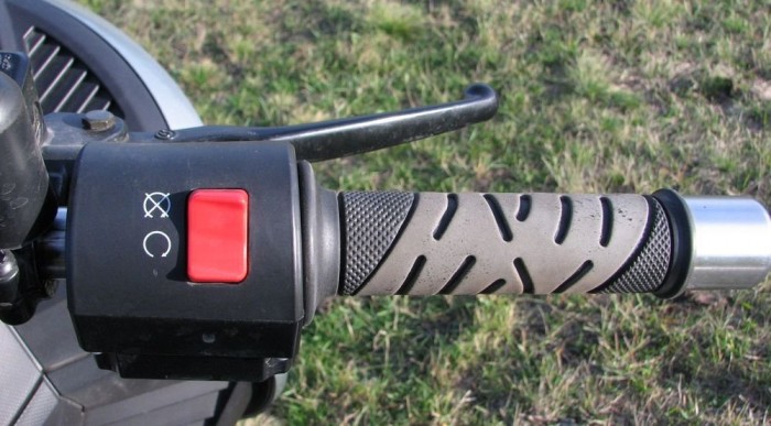 A gázkart tolva lassít, vagy tolat