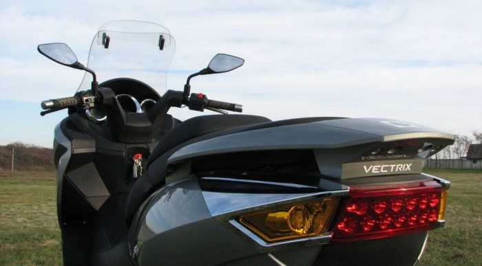 Éles, harapós, agresszív