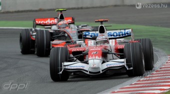 Trulli és Kovalainen a legendás csapatnál