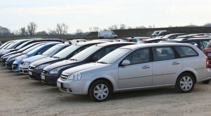 Könnyű volna családi autót választani