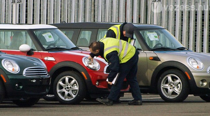 BMW-kre teszi a kezét a Mercedes