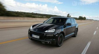 Ilyen, ha 300-zal megy a terepjáró - videó