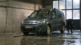 Autótakarítás majonézzel, sütőporral