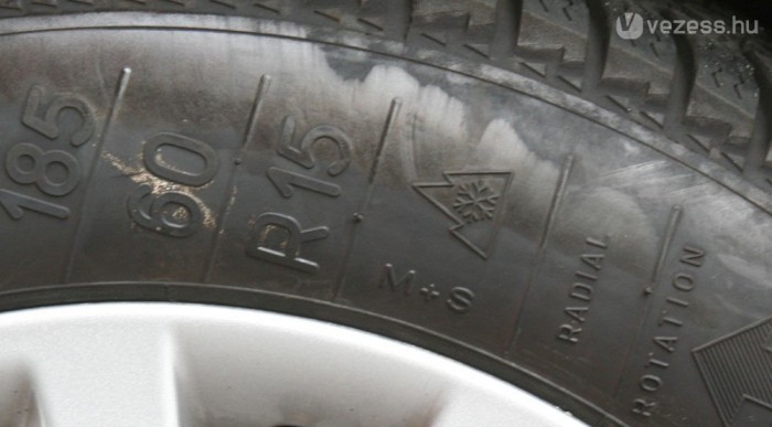 M+S és hópihe vagy havas hegycsúcs legyen a gumi oldalfalán