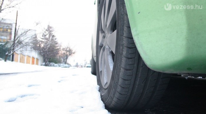 Jégen-havon hajítófát sem ér a nyári gumi