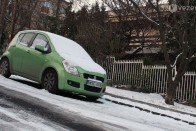 Lejtő, jég, hó és ráadásul nyári gumi