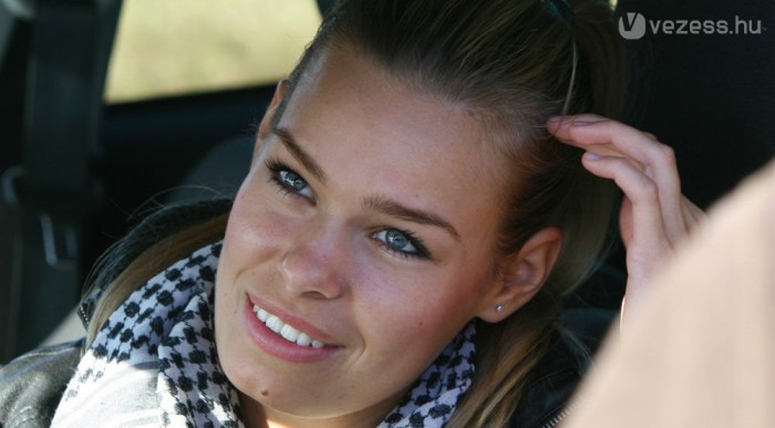 Serdült Orsolya is fontolva haladt