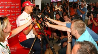 Schumacher már építi új csapatát