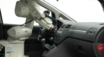 Szuperrobot dolgozik a Fordnak