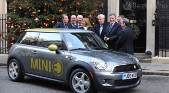 Villanyautót kapott a brit miniszterelnök