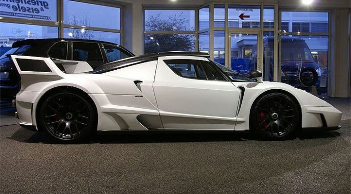 Vadászgép közútra 7 | Vezess Kell a hely a hatalmas kerekeknek