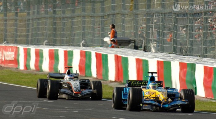 Kimi megállíthatatlan volt, de a McLaren gyakran állt meg