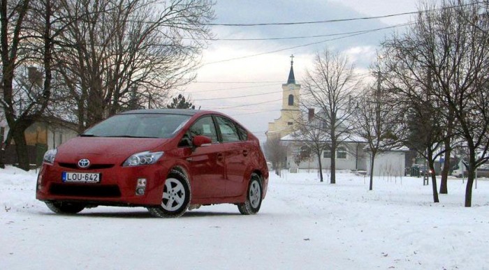 Leesett a hó - mihez kezd vele a Prius?