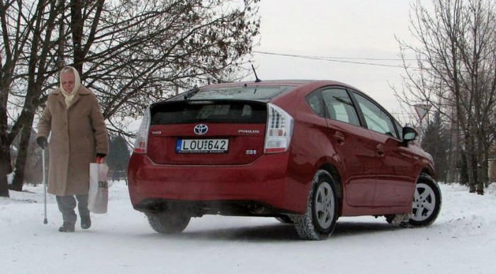 Hátul van egy nehéz akku, de nem érezni