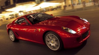 Jövőre érkezik a hibrid Ferrari