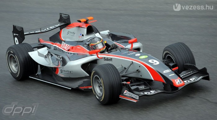 Új főnök és pilótajelölt a Renault-nál