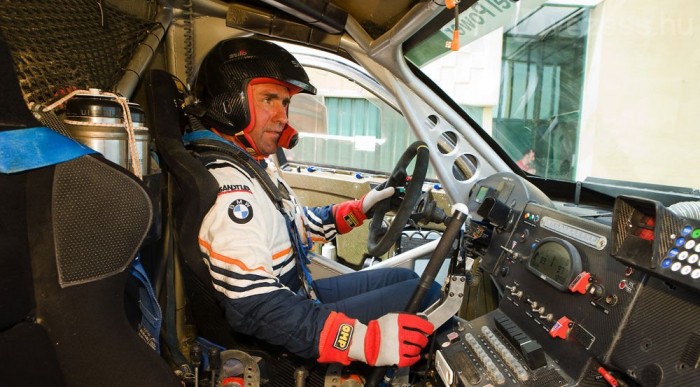 Peterhansel BMW-vel folytatja