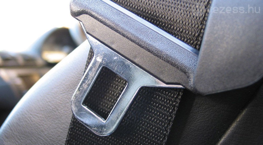 Fáj, ha nincs becsatolva