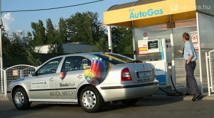 Sok autós vált idén gázra 8 | Vezess Csak vizsgázott szakik tankolhatnak gázt a kúton