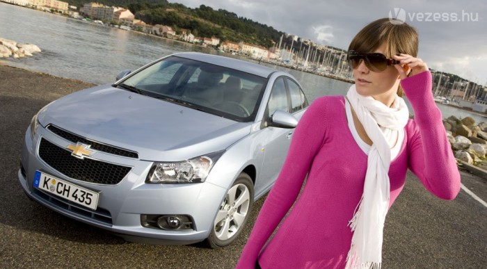 Csak nem a lovag közeleg fehér lovon? 