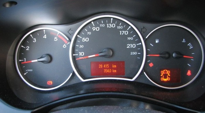 Sivár, de informatív műszerfal