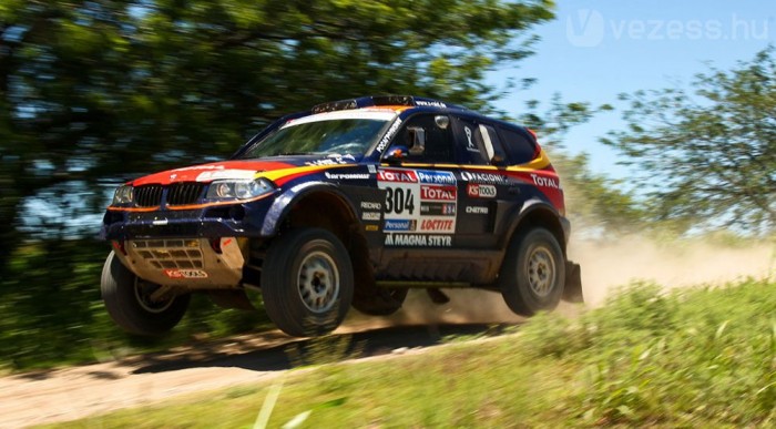 Peterhansel még tartja magát a BMW-vel