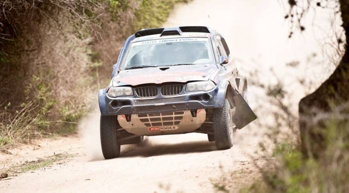 Peterhansel BMW-vel is ugyanolyan veszélyes