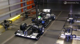 A Lotus kihagyja a tesztek felét