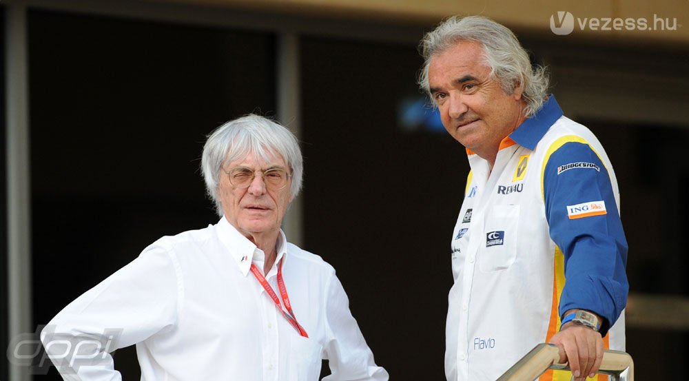 Bernie most is Briatore oldalán