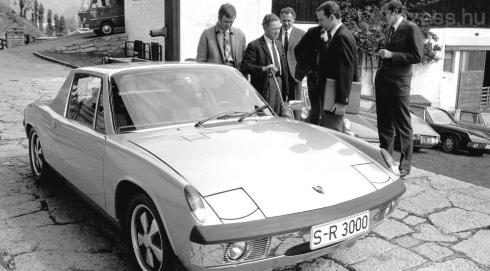 Régi együttműködés: A Porsche a Bogár alapjain kezdte, ez a közös típus, a VW-Porsche 914